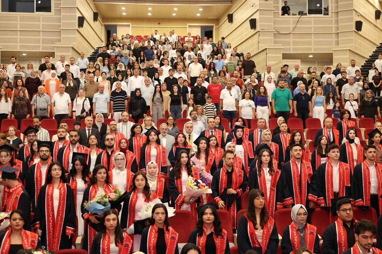 ERCİYES ÜNİVERSİTESİ (ERÜ) EDEBİYAT FAKÜLTESİ 2025-2026 EĞİTİM-ÖĞRETİM YILI 39. DÖNEM MEZUNLARINI...