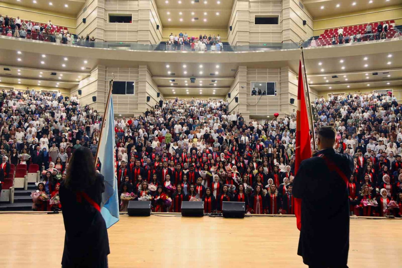 ERCİYES ÜNİVERSİTESİ (ERÜ) EĞİTİM FAKÜLTESİ TARAFINDAN 2025-2026 EĞİTİM-ÖĞRETİM YILI MEZUNİYET...