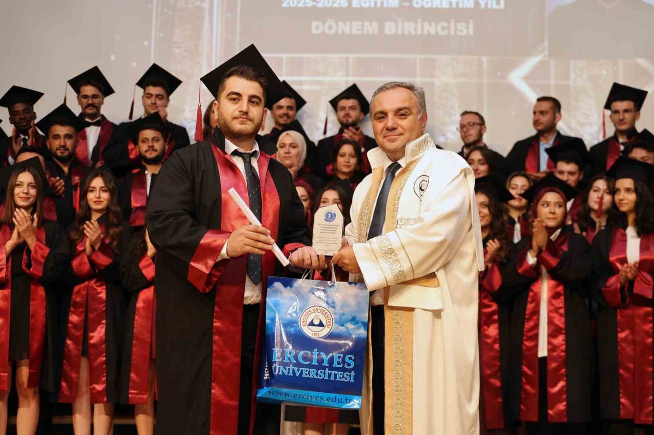 ERCİYES ÜNİVERSİTESİ (ERÜ) VETERİNER FAKÜLTESİ 2025-2026 EĞİTİM-ÖĞRETİM YILI MEZUNİYET TÖRENİ...