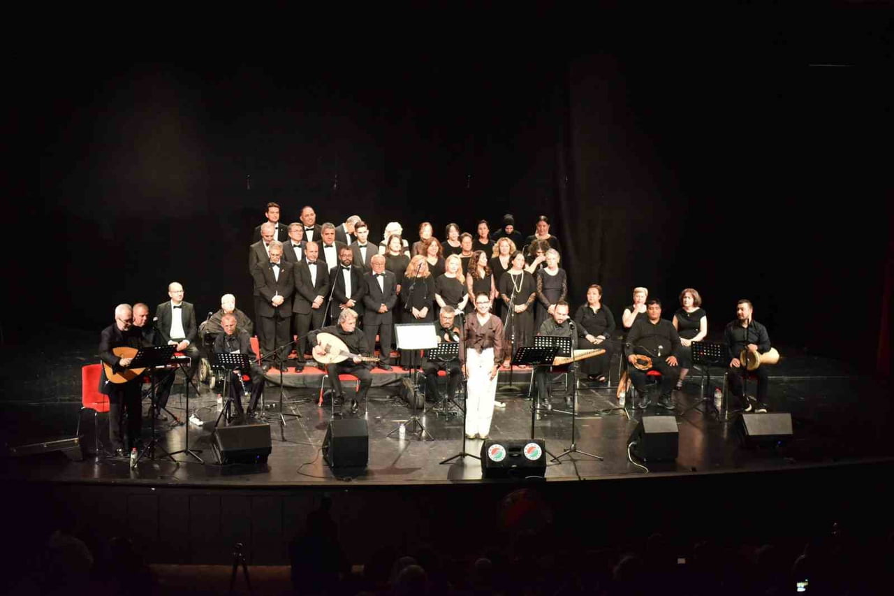 ERDEM BAYAZIT KÜLTÜR MERKEZİ'NDE DÜZENLENEN KONSER, SANATSEVERLERE UNUTULMAZ BİR MÜZİK AKŞAMI...