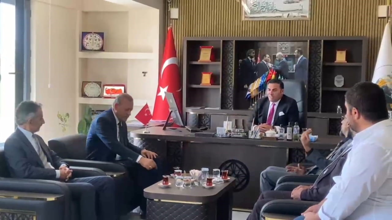 EREN ÜNİVERSİTESİ REKTÖRÜ NECMETTİN ELMASTAŞ AYDINLAR BELEDİYE BAŞKANI İBRAHİM ERGÜN İLE YEMEKLİ...