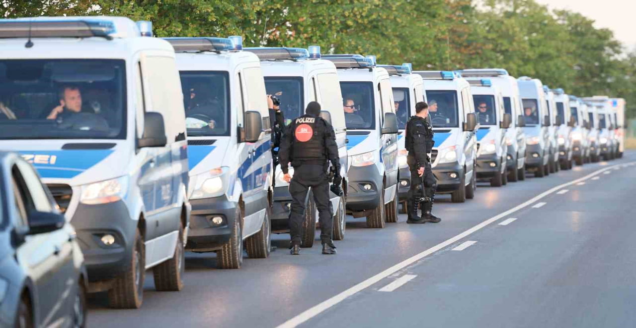 ERFURT KENTİNDE YÜZLERCE GÖSTERİCİ, AŞIRI SAĞCI ALMANYA İÇİN ALTERNATİF PARTİSİNİN (AFD) ŞEHİR...