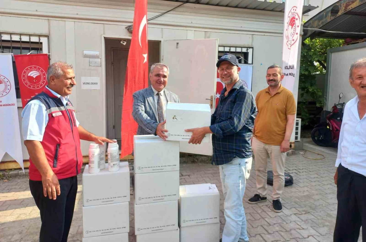 ERZİN'DE TURUNÇGİL ÜRETİCİLERİNE PORTAKAL YAĞI DESTEĞİ