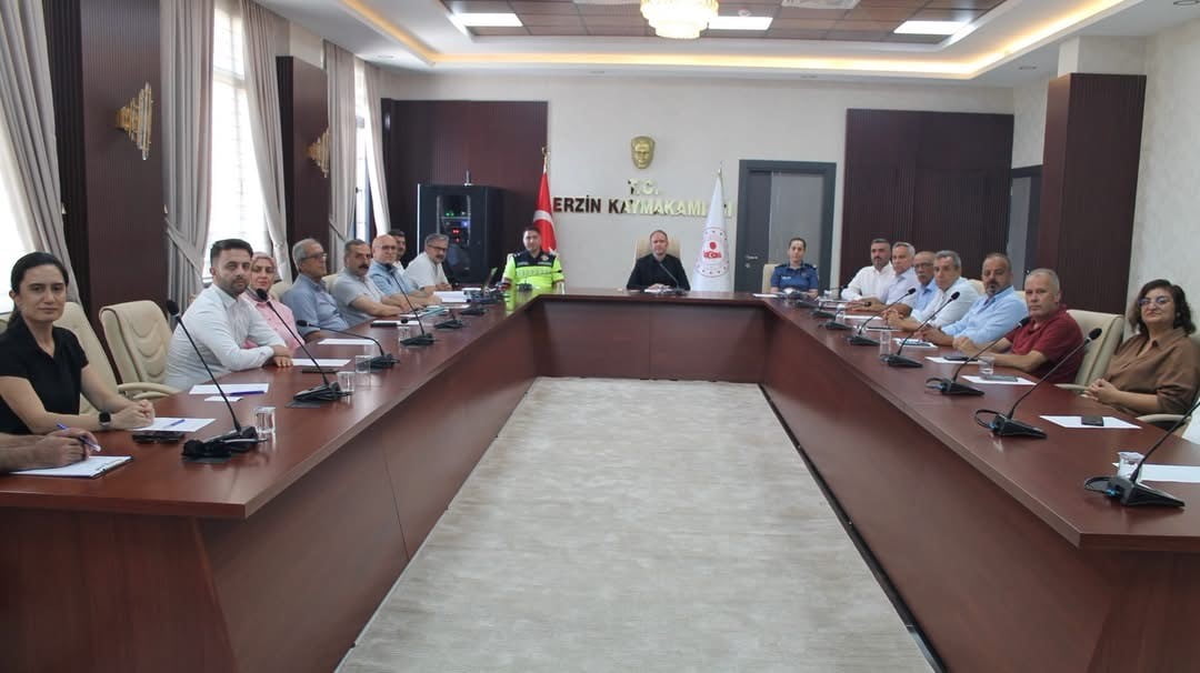 ERZİN KAYMAKAMI YUNUS EMRE AKPINAR BAŞKANLIĞINDA GERÇEKLEŞTİRİLEN HAYAT BOYU ÖĞRENME KOMİSYONU...