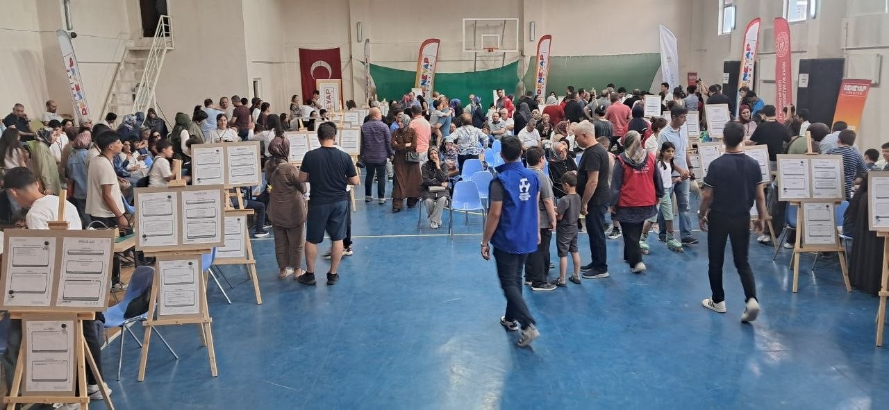 ERZİNCAN'DA BİLİM VE TEKNOLOJİ RÜZGÂRI: 28 PROJE JÜRİ KARŞISINA ÇIKTI
