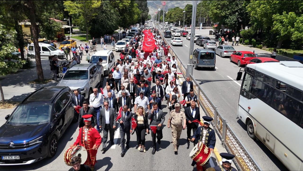 ERZİNCAN'DA BU YIL İKİNCİ KEZ DÜZENLENEN "YAŞAYAN MİRAS ŞÖLENİ", DÜZENLENEN TÖRENLE...