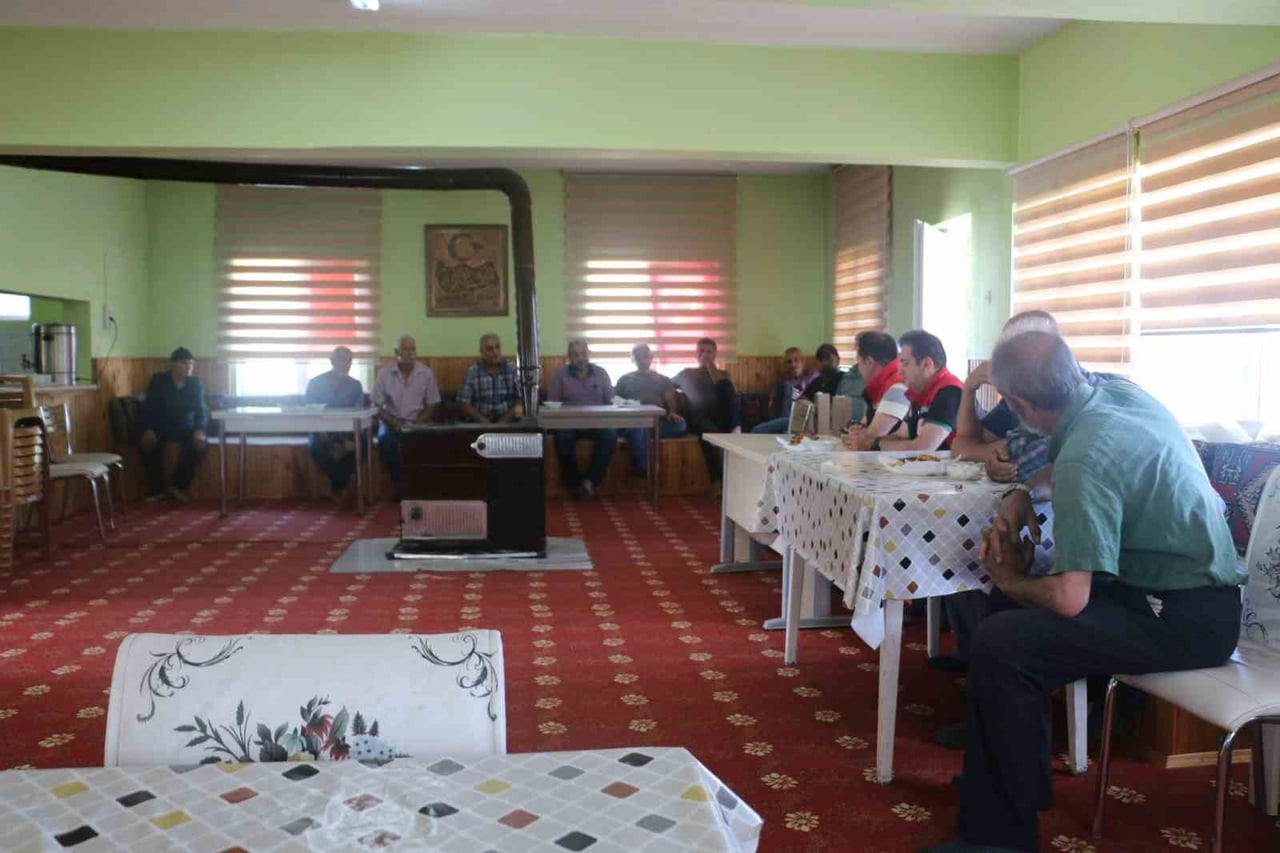ERZİNCAN'DA İL TARIM VE ORMAN MÜDÜRÜ KOÇAKER ÜRETİCİLERLE BULUŞTU