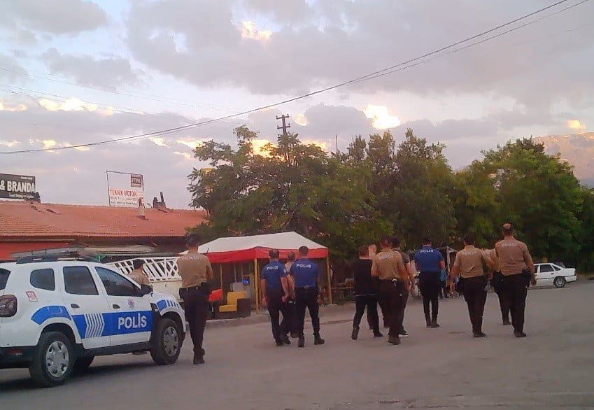 ERZİNCAN'DA KİMLİK KONTROLÜ SIRASINDA BEKÇİYE MUKAVEMETTE BULUNDUĞU İDDİA EDİLEN ŞÜPHELİ, OLAY...