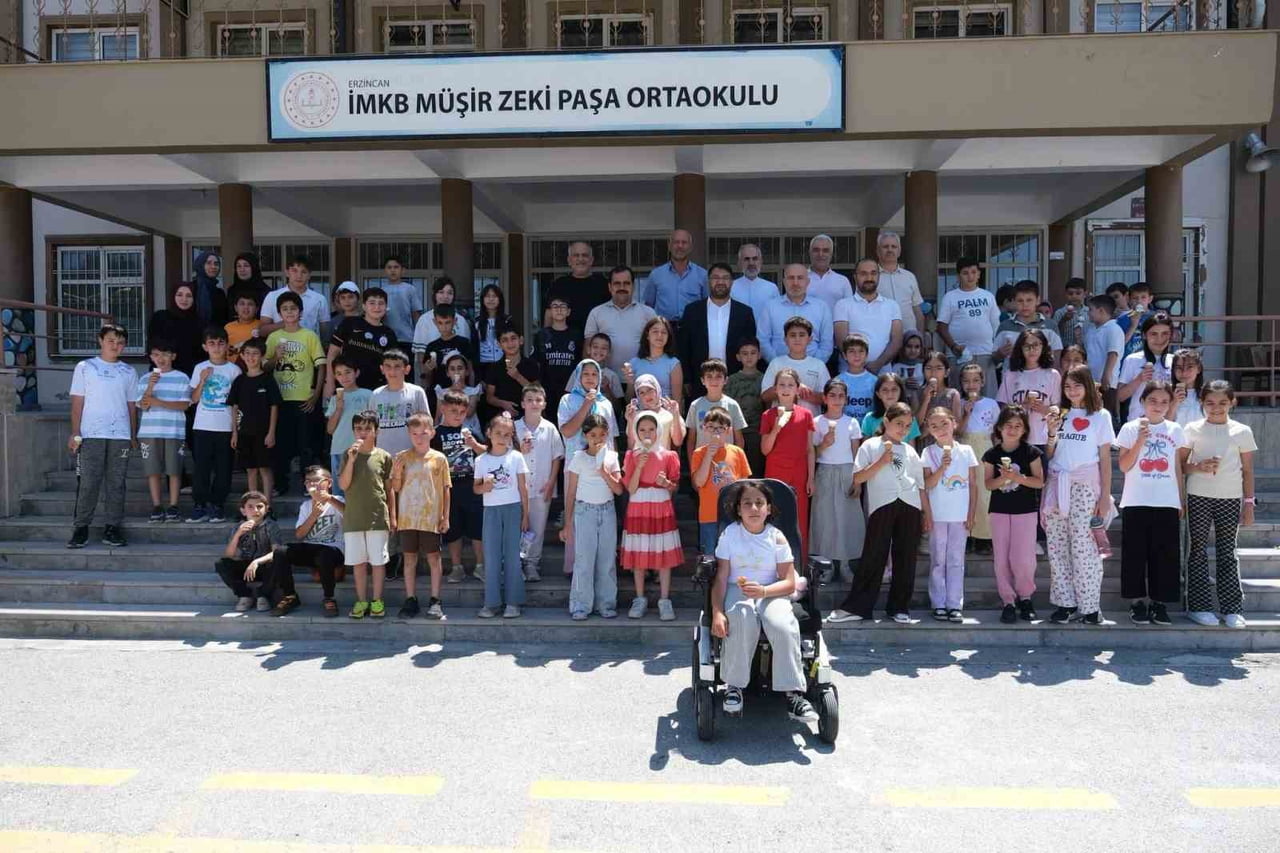 ERZİNCAN İL MÜFTÜSÜ DR. İSMAİL FAKİRULLAHOĞLU, İMKB MÜŞİR ZEKİ PAŞA ORTAOKULU'NDA DEVAM EDEN YAZ...