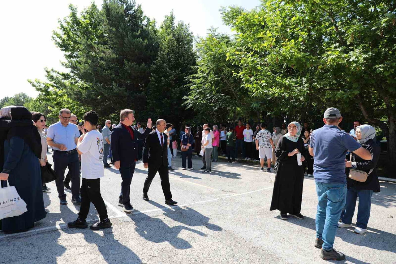ERZİNCAN LGS'DE 3 TÜRKİYE BİRİNCİSİ ÇIKARDI