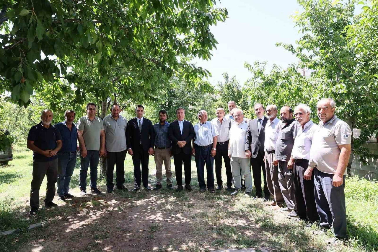 ERZİNCAN VALİSİ HAMZA AYDOĞDU, MERKEZ ORTAYURT KÖYÜNÜ ZİYARET EDEREK KÖY SAKİNLERİYLE BİR ARAYA...
