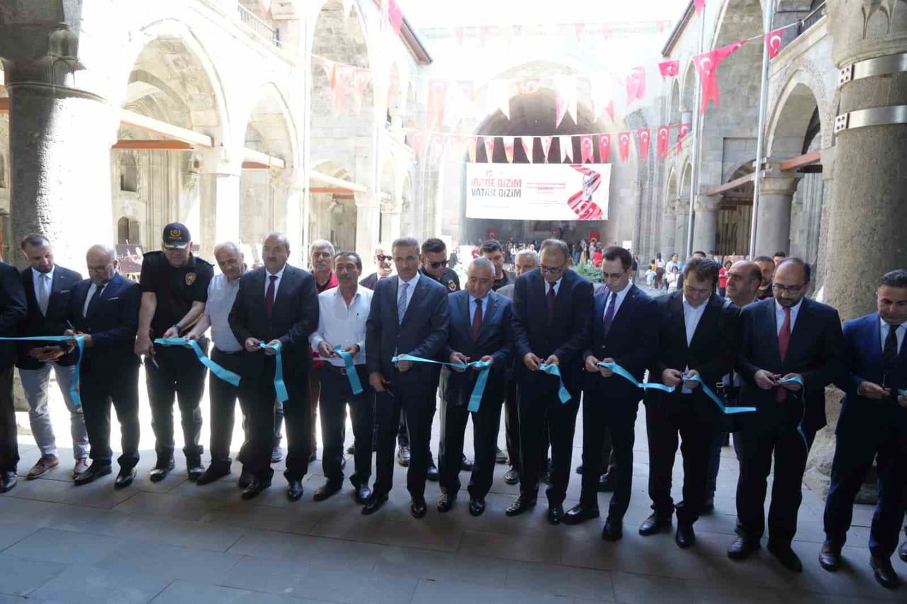 ERZURUM'DA 15 TEMMUZ DEMOKRASİ VE MİLLİ BİRLİK GÜNÜ ETKİNLİKLERİ KAPSAMINDA DÜZENLENEN "15 TEMMUZ...