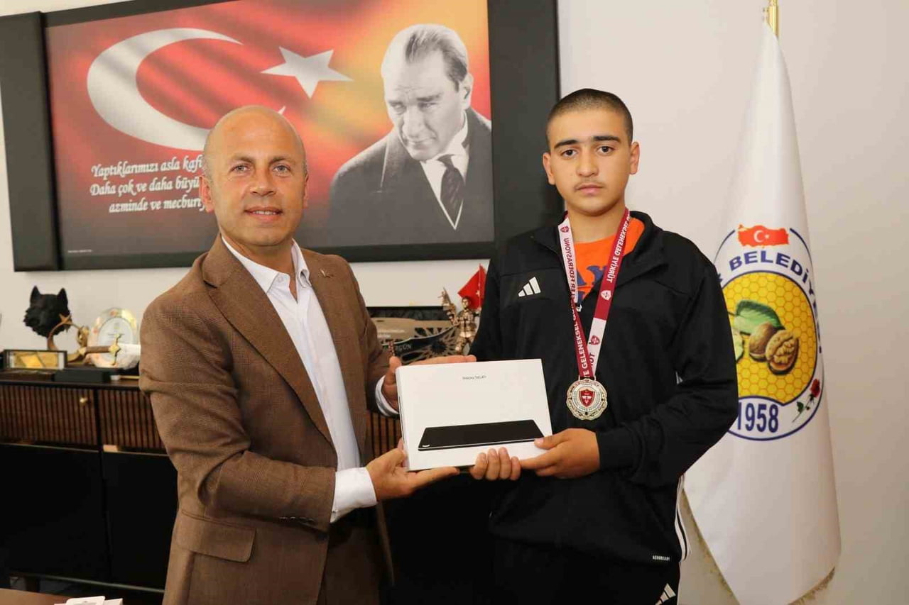 ERZURUM'UN OLUR İLÇESİNDE DÜZENLENEN AKDAĞ FESTİVALİ KAPSAMINDA GERÇEKLEŞTİRİLEN KARAKUCAK...
