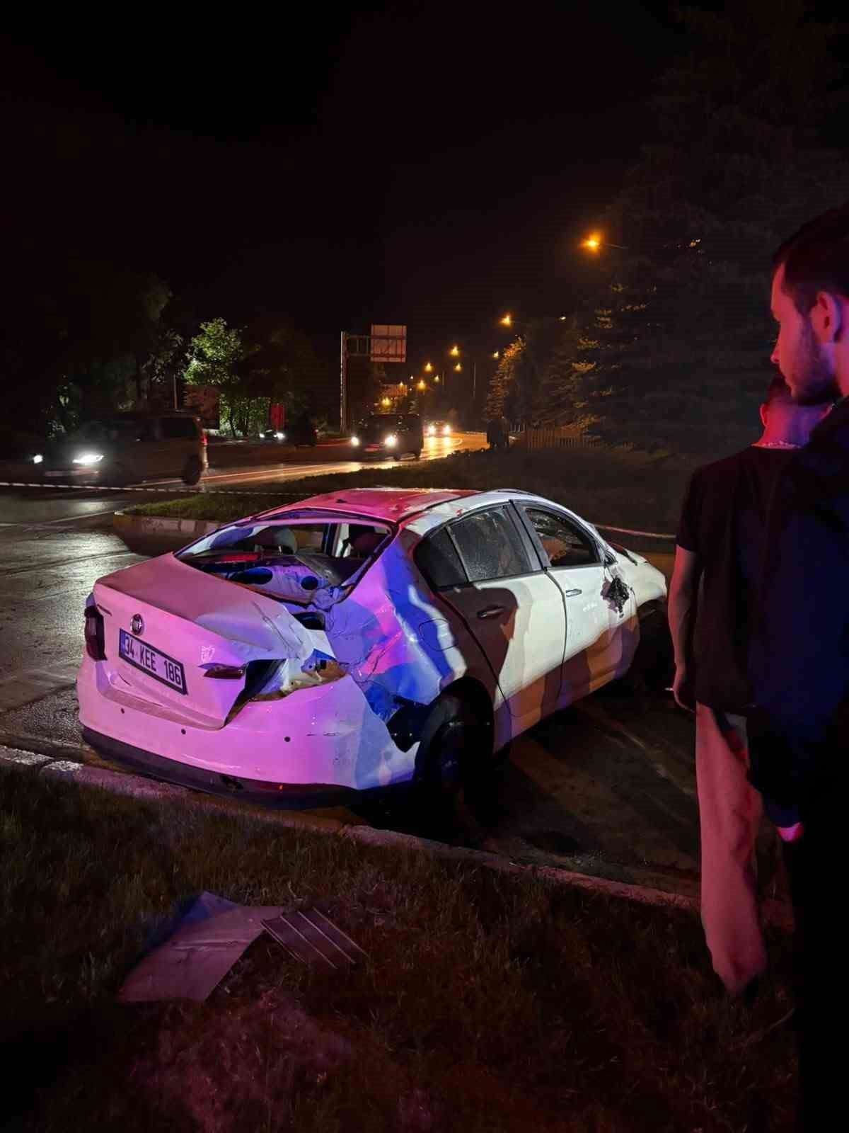ERZURUM'UN YAKUTİYE İLÇESİNDE KONTROLDEN ÇIKAN OTOMOBİLİN REFÜJE ÇIKARAK TAKLA ATMASI SONUCU...