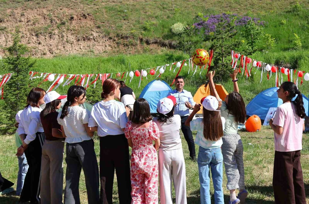ERZURUM AİLE VE SOSYAL HİZMETLER İL MÜDÜRLÜĞÜ TARAFINDAN DOĞAYLA İÇ İÇE BİR MESİRE ALANINDA...