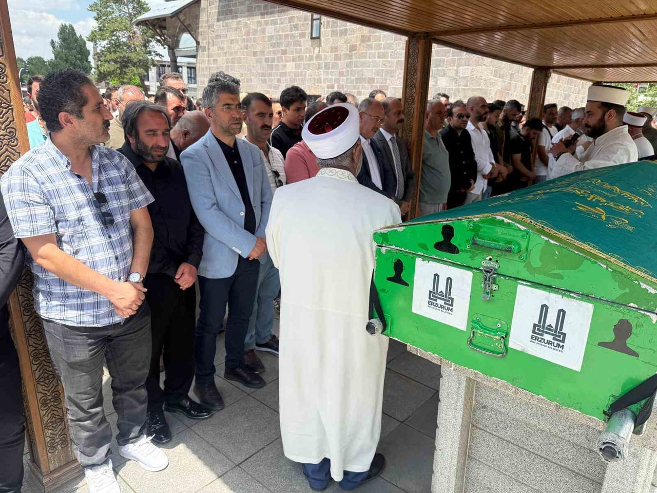 ERZURUM BAROSU AVUKATLARINDAN MUSTAFA ÇELEBİ'NİN AĞABEYİ AHMET ÇELEBİ, BUGÜN NARMANLI CAMİİ'NDE...