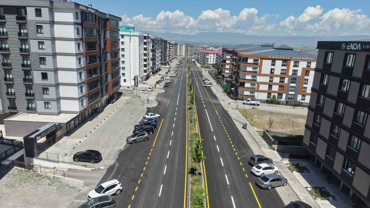 ERZURUM BÜYÜKŞEHİR BELEDİYE BAŞKANI MEHMET SEKMEN, KENT GENELİNDE YÜRÜTÜLEN ULAŞIM YATIRIMLARINA...