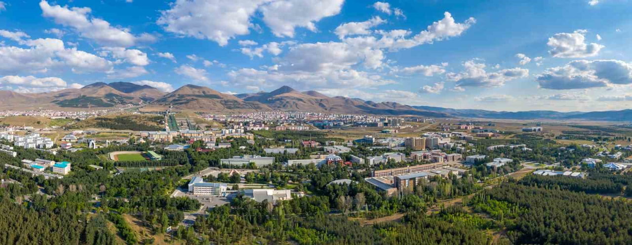 ERZURUM BÜYÜKŞEHİR BELEDİYE BAŞKANI MEHMET SEKMEN, ÜNİVERSİTELERİ TERCİH EDECEK OLAN GENÇLERE...