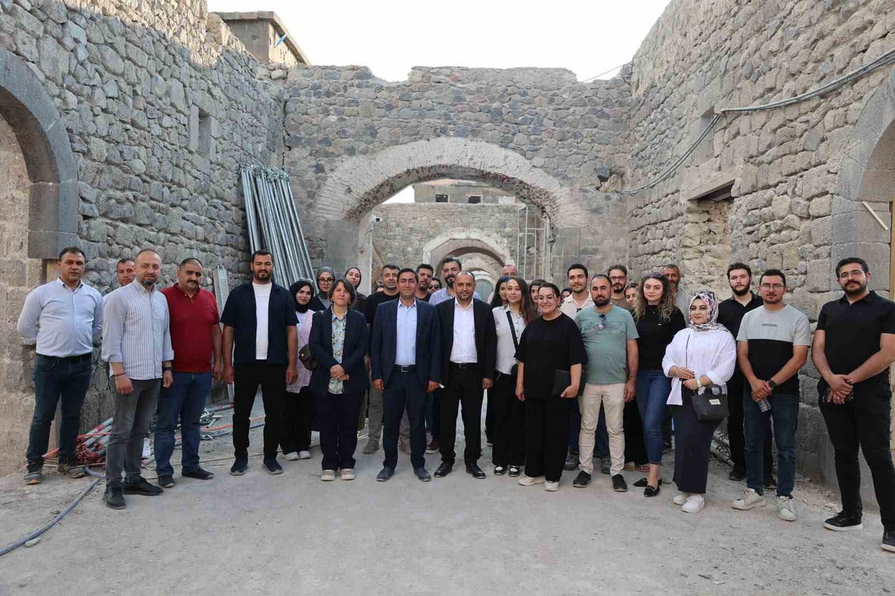 ERZURUM BÜYÜKŞEHİR BELEDİYESİ KENTSEL DÖNÜŞÜM PROJELERİNİ ŞEHRİN TARİHİ HAFIZASINI KORUYAN VE...