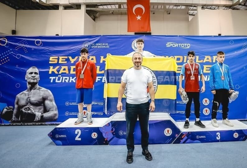 ERZURUM GENÇLİK SPOR KULÜBÜ BOKSÖRLERİ, AMASYA’DAN ÜÇ MADALYA İLE DÖNDÜ. ALTIN MADALYA KAZANARAK...
