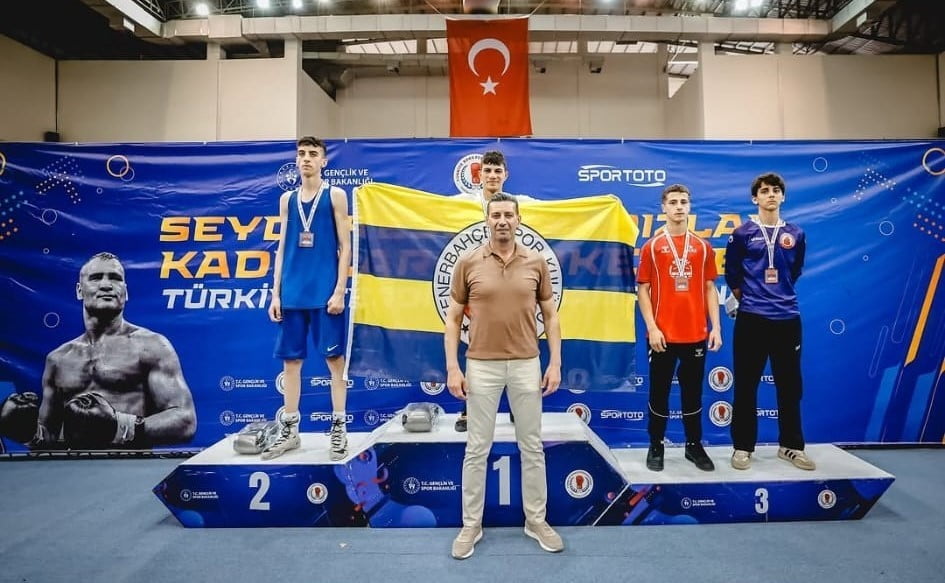 ERZURUM GENÇLİK SPOR KULÜBÜ BOKSÖRLERİ, AMASYA’DAN ÜÇ MADALYA İLE DÖNDÜ. ALTIN MADALYA KAZANARAK...