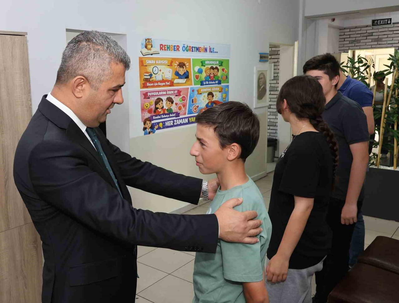 ERZURUM  İL MİLLÎ EĞİTİM MÜDÜRÜ SÜLEYMAN EKİCİ, ÖMER NASUHİ BİLMEN ORTAOKULUNU ZİYARET EDEREK BU...