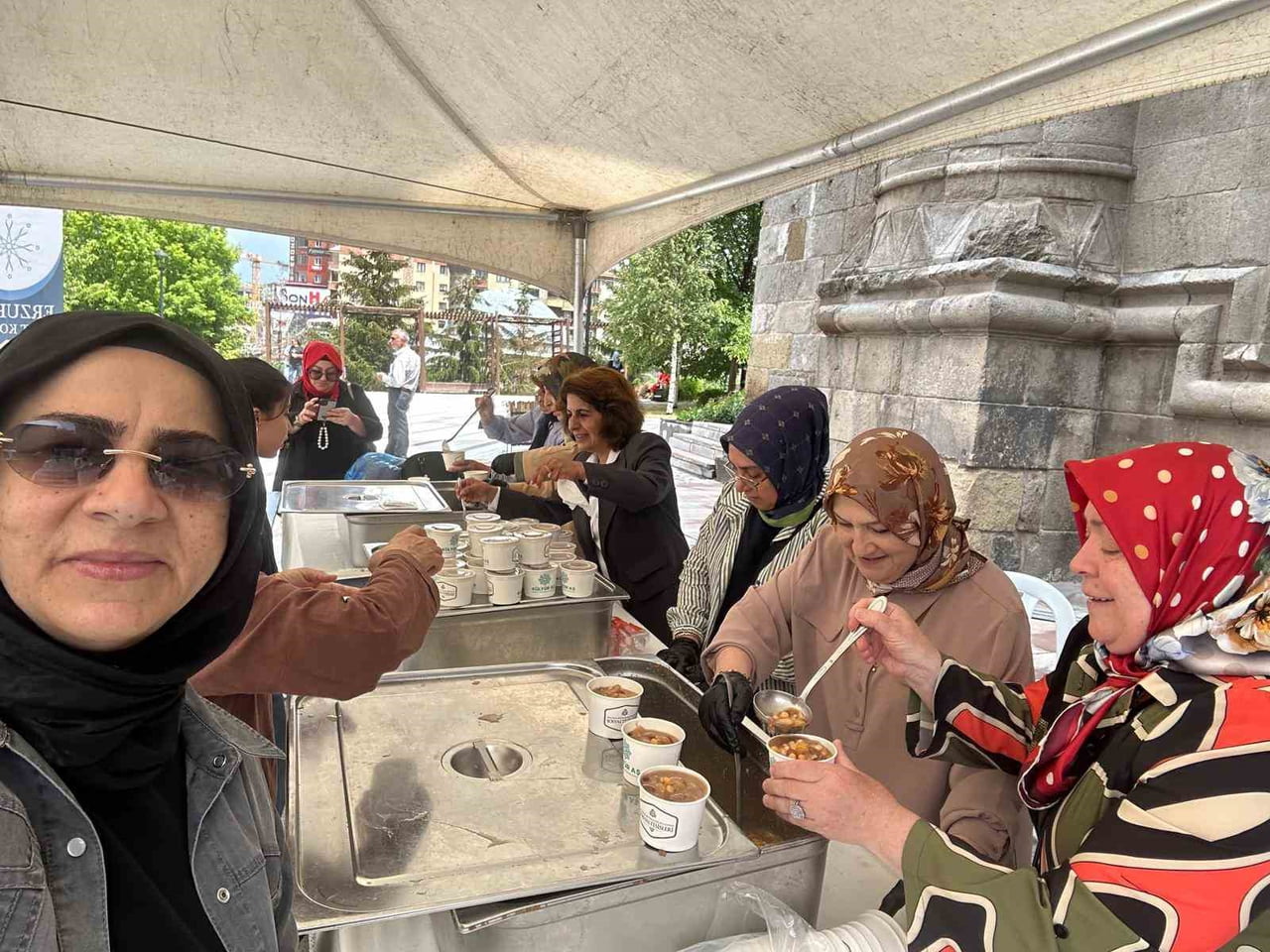 ERZURUM KENT KONSEYİ KADIN MECLİSİ, MUHARREM AYI DOLAYISIYLA ÇİFTE MİNARELİ MEDRESE ÖNÜNDE...