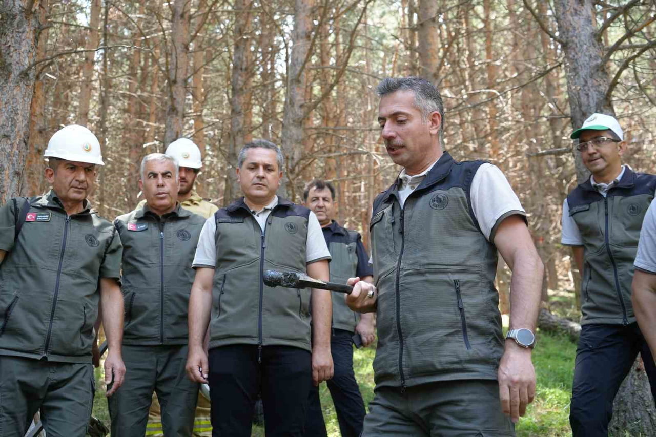 ERZURUM ORMAN BÖLGE MÜDÜRÜ SERKAN KARAKURT, PALANDÖKEN’DE AĞAÇLARIN SAĞLIKLI BÜYÜMESİNİ SAĞLAMAK...