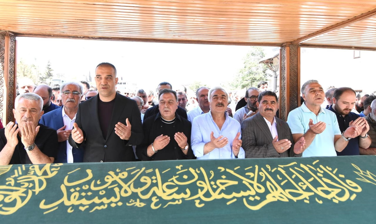 ERZURUM’UN KÖKLÜ AİLELERİNDEN ÖNAL’LAR ANNESİ ACISI YAŞADI