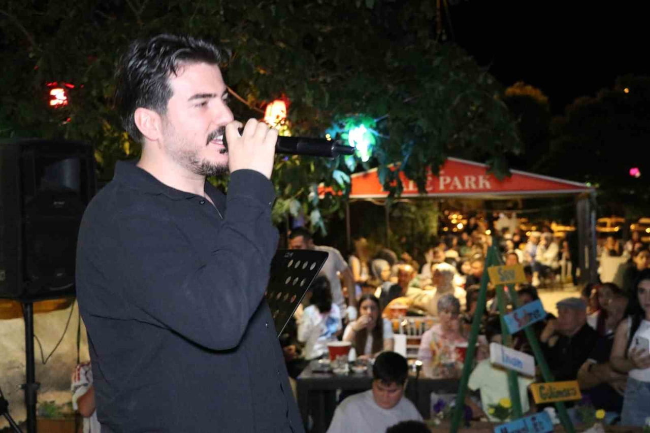 ERZURUM’UN OLTU İLÇESİNDE DÜZENLENEN KONSER PROGRAMI, TÜRKÜ SEVERLERE UNUTULMAZ BİR GECE YAŞATTI....