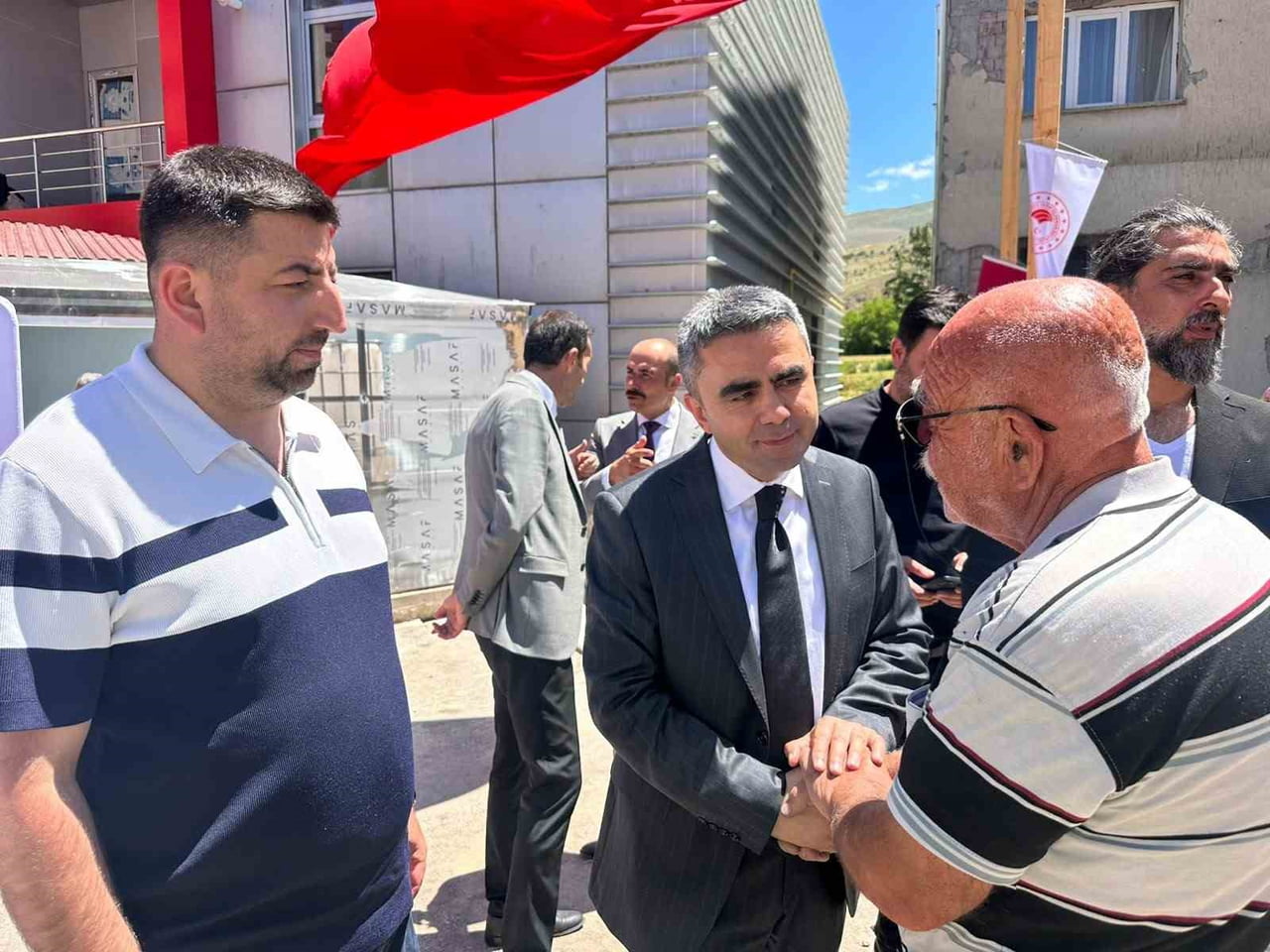 ERZURUM’UN PAZARYOLU İLÇESİNDE DÜZENLENEN PROGRAM KAPSAMINDA ÜRETİCİLERE TOPLAM 1.000 ADET MEYVE...