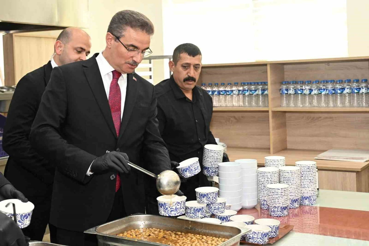 ERZURUM VALİSİ AYDIN BARUŞ, İL EMNİYET MÜDÜRLÜĞÜNDE DÜZENLENEN PROGRAMDA EMNİYET PERSONELİNE AŞURE...
