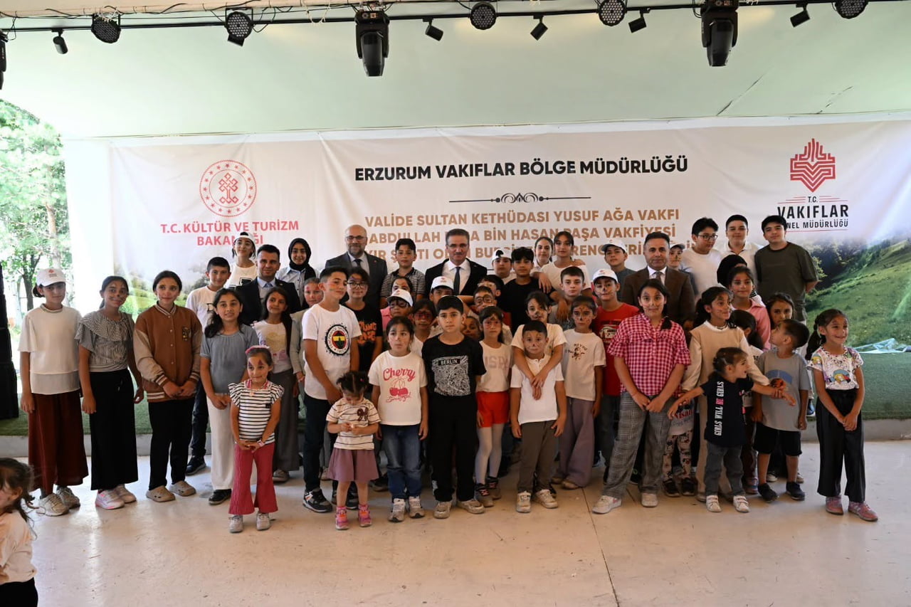 ERZURUM VALİSİ AYDIN BARUŞ, VAKIF BURSİYERİ ÖĞRENCİLER VE AİLELERİ İÇİN DÜZENLENEN GELENEKSEL...