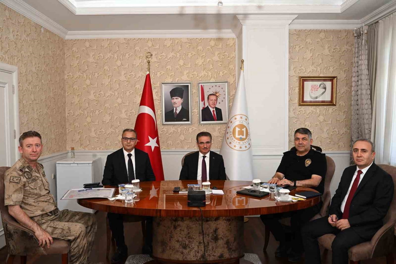 ERZURUM VALİSİ AYDIN BARUŞ  VE İLGİLİ KURUMLARIN YÖNETİCİLERİ, İÇİŞLERİ BAKANI MUSTAFA ÇİFTÇİ...