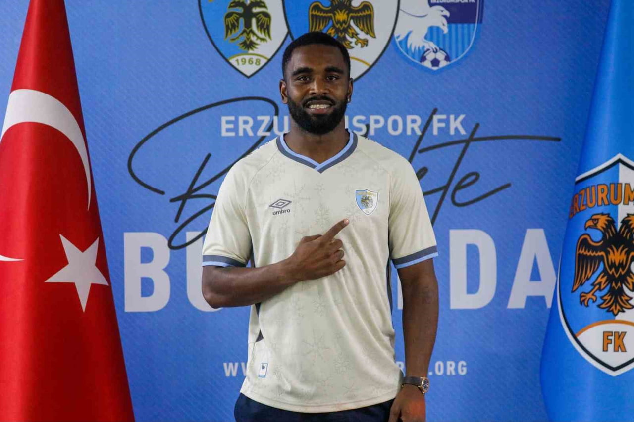 ERZURUMSPOR FK'NIN YENİ TRANSFERİ GYRANO KERK, MAVİ-BEYAZLILARIN İKİNCİ SURİNAMLI FUTBOLCUSU...