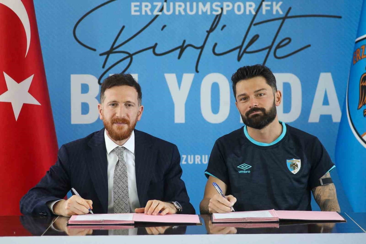 ERZURUMSPOR FK BAŞKANI AHMET DAL( SOLDA) VE EREN TOZLU (SAĞDA)