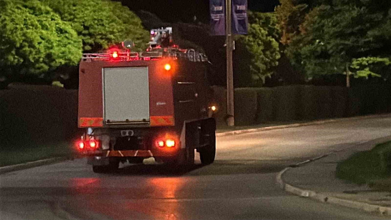ESENTEPE MAHALLESİ'NDE FAALİYET GÖSTEREN FABRİKADA ÇIKAN YANGINA ÇOK SAYIDA EKİBİN MÜDAHALESİ...