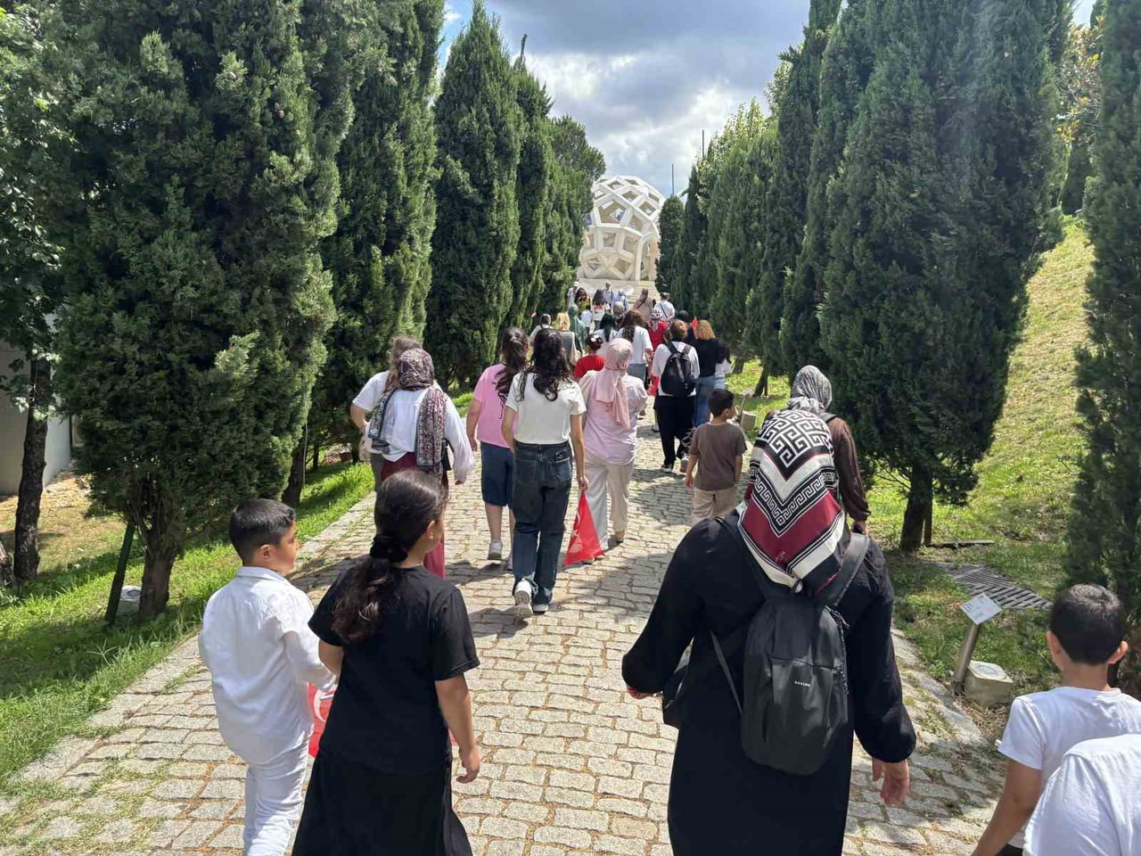 ESENYURT BELEDİYESİ, 15 TEMMUZ DEMOKRASİ VE MİLLÎ BİRLİK GÜNÜ KAPSAMINDA İLÇEDEKİ ÇOCUKLAR VE...