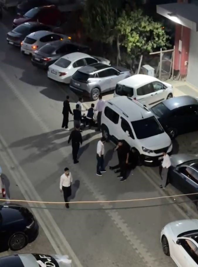 ESENYURT’TA DÜĞÜN SALONUNDA NORMAL ŞEKİLDE BAŞLAYAN DÜĞÜN, BIÇAKLI KAVGAYLA SON BULDU. SOKAĞA...