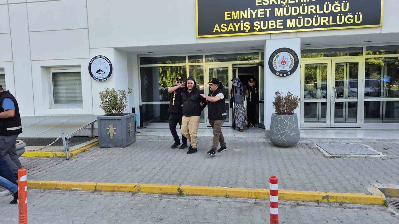 ESKİŞEHİR'DE 1 POLİS MEMURU VE 6 KİŞİNİN YARALANDIĞI KAVGA OLAYI İLE İLGİLİ YAKALANAN 18 ŞÜPHELİ...