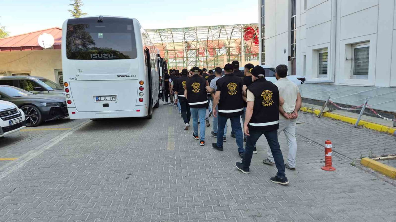 ESKİŞEHİR'DE 1 POLİS MEMURU VE 6 KİŞİNİN YARALANDIĞI KAVGA OLAYI İLE İLGİLİ YAKALANAN 18 ŞÜPHELİ...