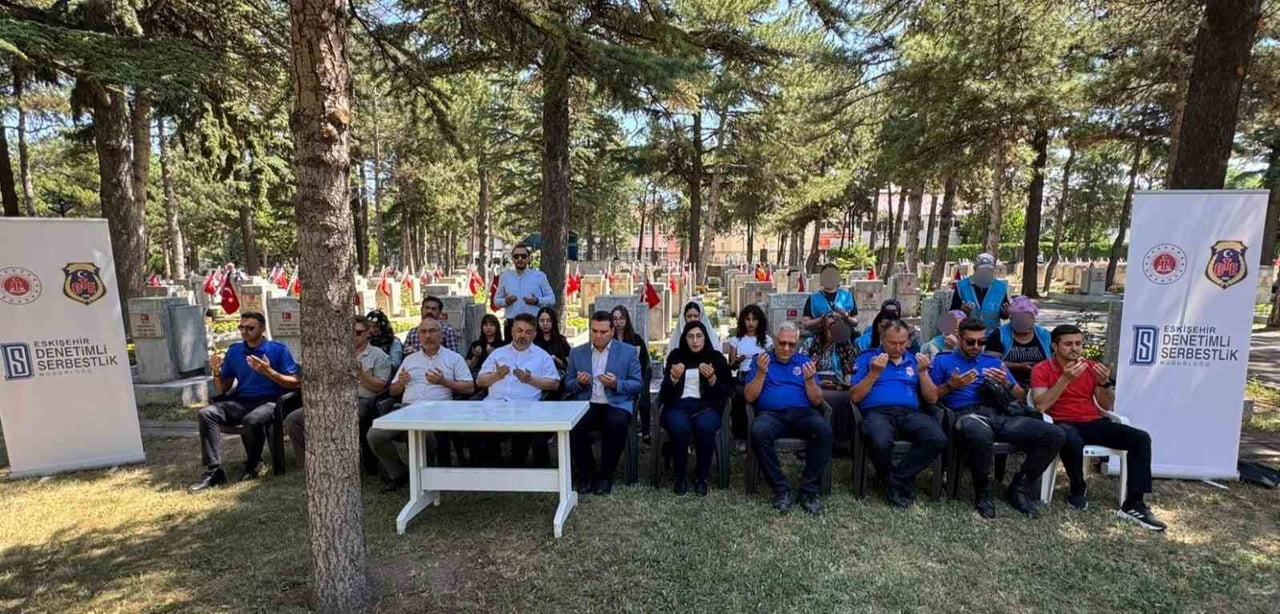 ESKİŞEHİR'DE 15 TEMMUZ MİLLİ BİRLİK VE DEMOKRASİ GÜNÜ DOLAYISIYLA DÜZENLENEN PROGRAMDA ŞEHİTLER...