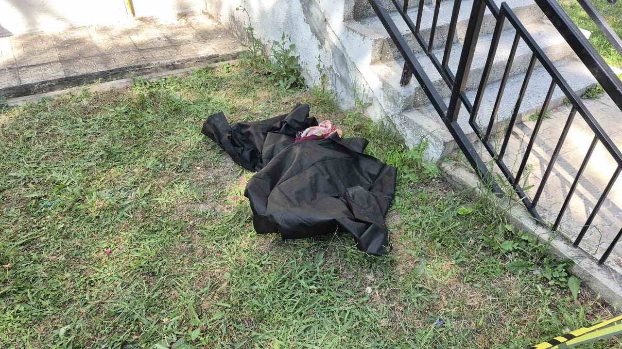 ESKİŞEHİR'DE 4'ÜNCÜ KATTAN DÜŞEN YAŞLI KADIN HAYATINI KAYBEDERKEN, OLAYLA İLGİLİ İNCELEME...
