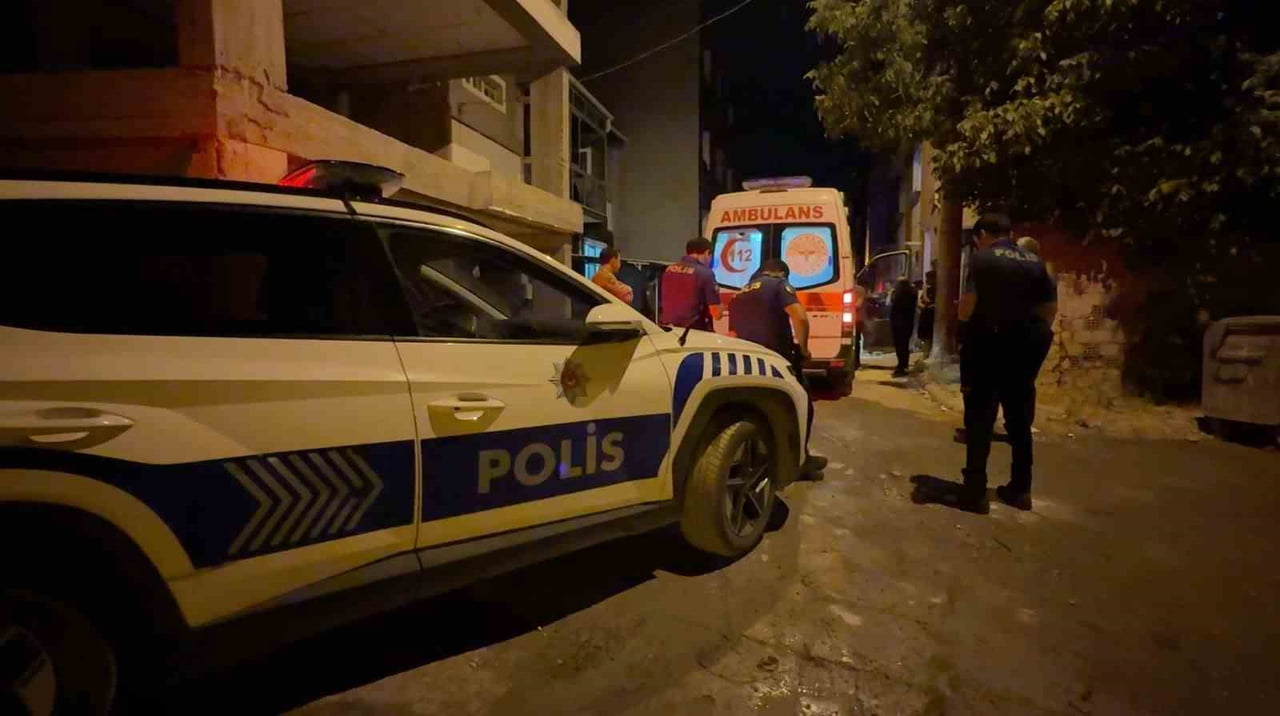ESKİŞEHİR'DE BİR KİŞİNİN KARNINDAN BIÇAKLANDIĞI İHBARI ÜZERİNE BÖLGEYE ÇOK SAYIDA EKİP SEVK...
