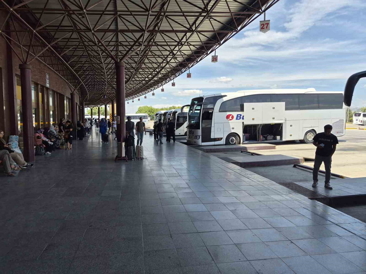 ESKİŞEHİR'DE BİR OTOBÜS FİRMASININ YETKİLİSİ OLAN GÖKHAN KOŞARER, YAZ SEZONU GELMESİNE VE BİLETLER...