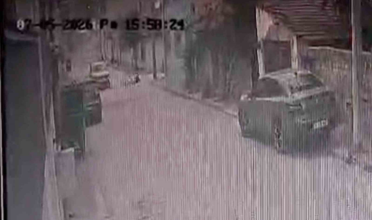 ESKİŞEHİR'DE BİSİKLETİYLE KAVŞAKTAN GEÇEN 6 YAŞINDAKİ ÇOCUĞUN BİR SUV ARAÇLA ÇARPIŞTIĞI ANLAR...