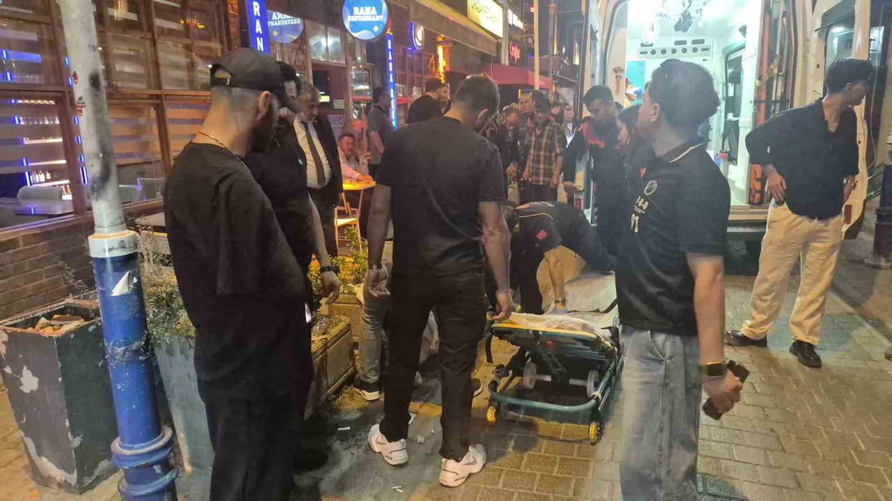 ESKİŞEHİR'DE ÇIKAN BIÇAKLI KAVGADA YARALANAN 1 KİŞİ HASTANEYE KALDIRILDI.