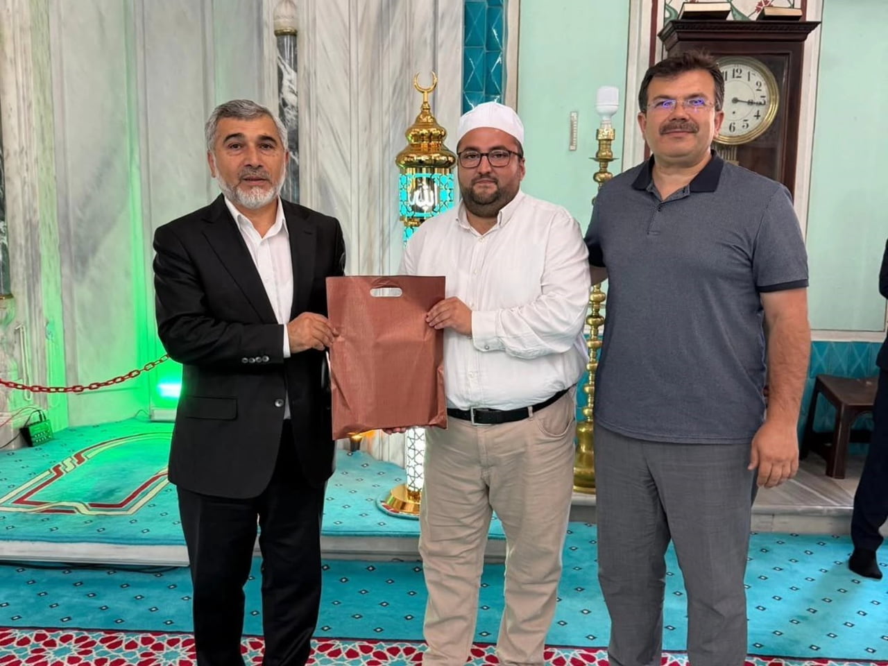ESKİŞEHİR'DE DİN GÖREVLİLERİNİN MESLEKİ BECERİLERİNİ GELİŞTİRMEK AMACIYLA DÜZENLENEN 'EZANI GÜZEL...