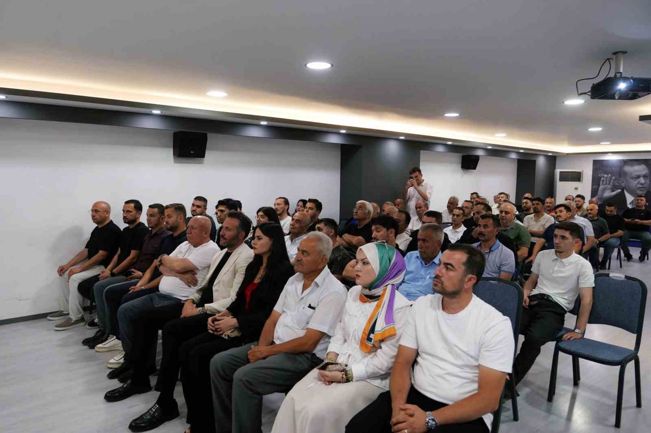 ESKİŞEHİR'DE DÜZENLENEN AK PARTİ ODUNPAZARI DARALTILMIŞ İLÇE DANIŞMA MECLİSİ TOPLANTISI'NDA...