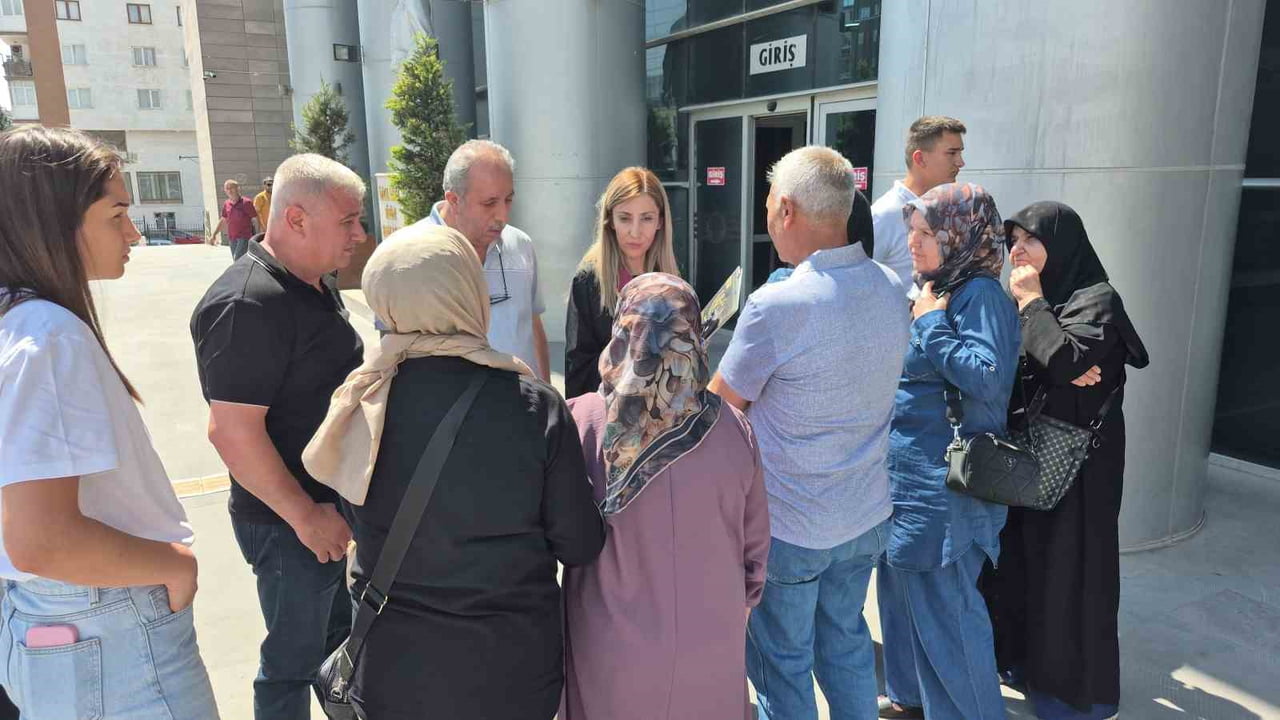 ESKİŞEHİR'DE GEÇTİĞİMİZ YIL ARAÇLA ÇARPTIĞI AHMET ÇALIK'I DEMİR ÇUBUK İLE DARP EDEREK ÖLÜMÜNE...